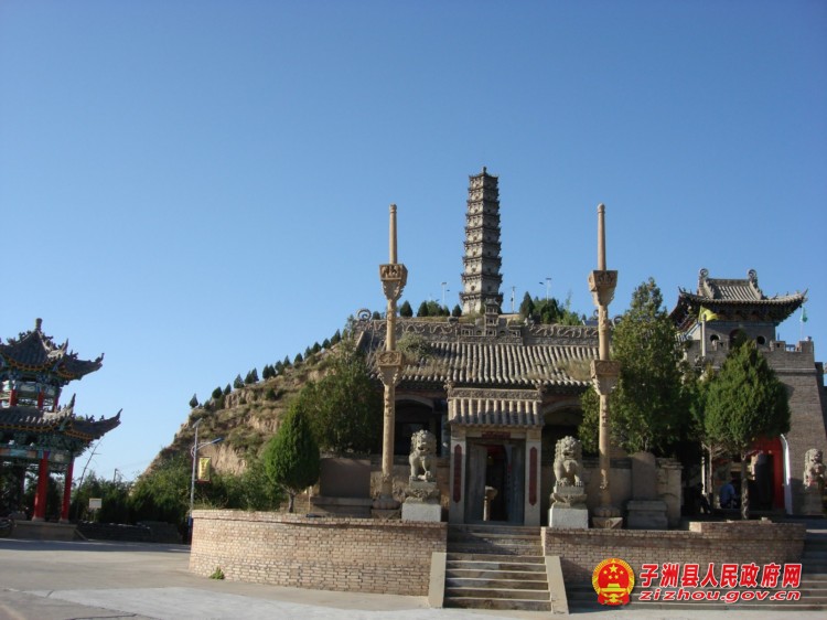 Xifeng Temple Scenic Area in our county has been rated as national AAA tourist attraction