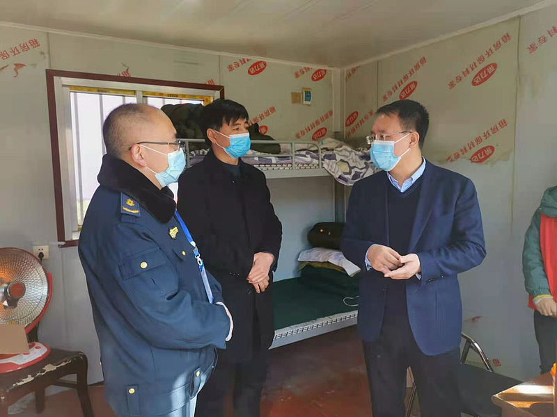 Li Chaokun visited the front-line staff and on duty staff of epidemic prevention and control